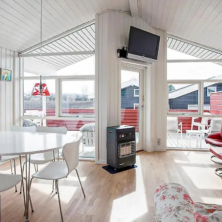 Nice In W/ 3 Bedrooms Vakantiehuis Tranekær